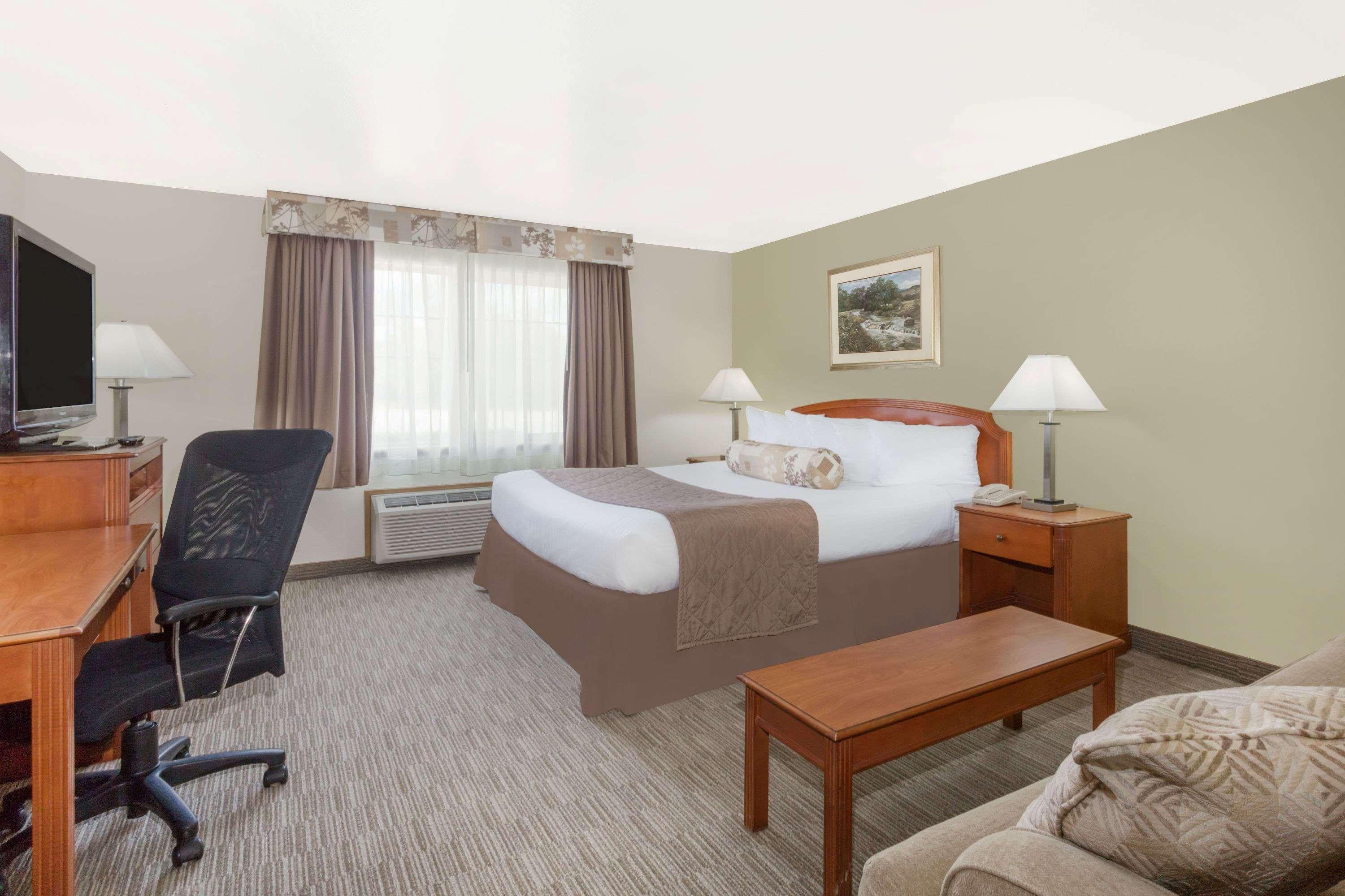 Hotel Ramada By Wyndham Ely Zewnętrze zdjęcie